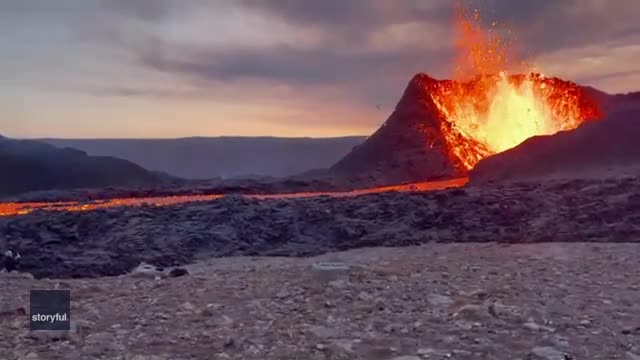 Lava spews and swirls near Wallachadalur Volcano - Yahoo Entertainment