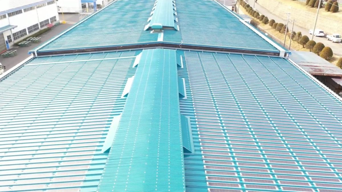 Off-grid solar roof with metal wrap-through solar modules - pv magazine International